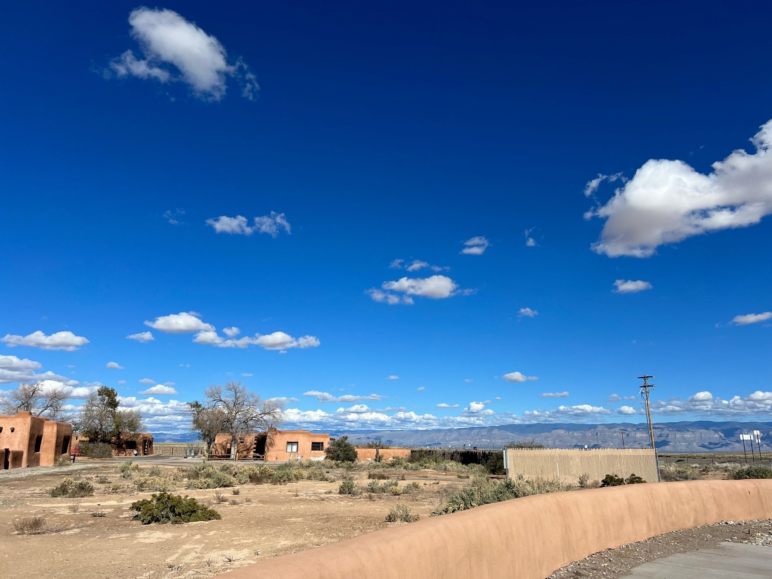 Southwest landscape representing the regional lifestyle of New Mexico